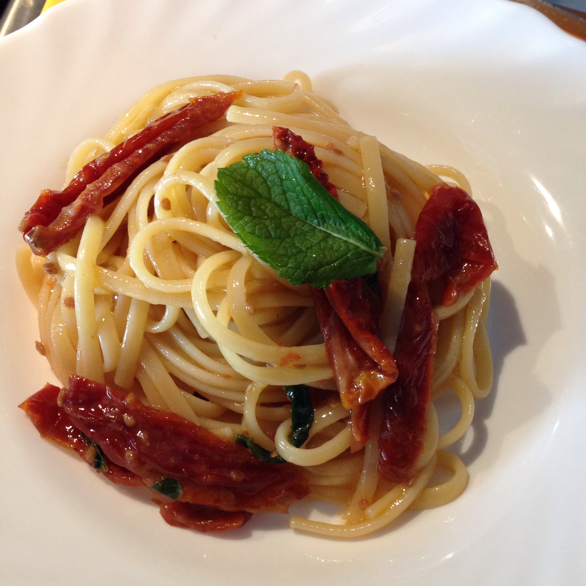 Linguine con pomodori secchi del salento al profumo di menta