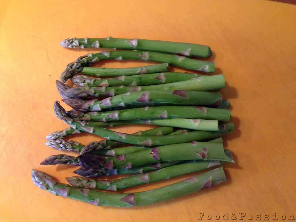 risotto agli asparagi con pomodorini e pistacchi | asparagi