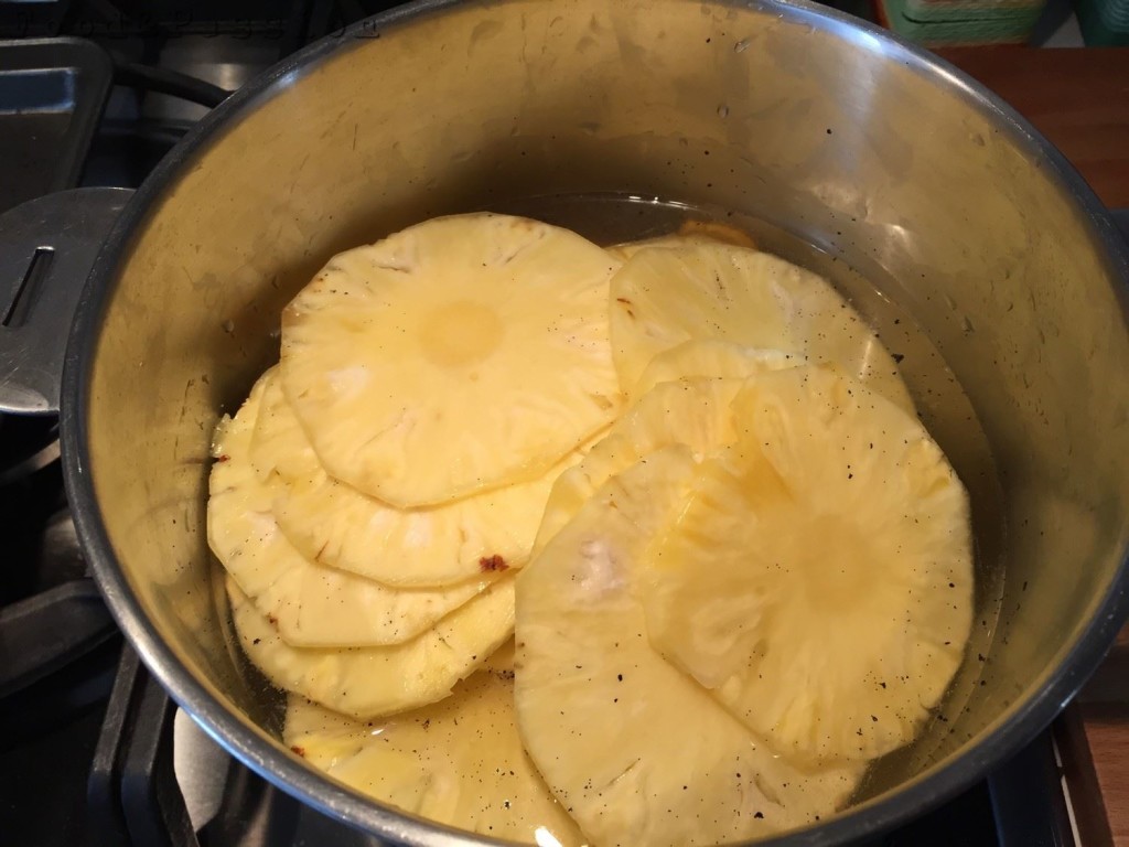 Carpaccio di ananas marinato al prosecco e spezie