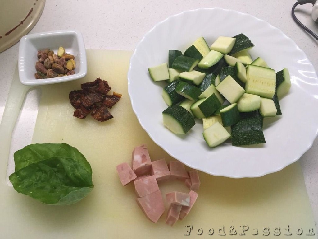 Preparazione | Vermicelli al pesto di zucchine e pistacchio