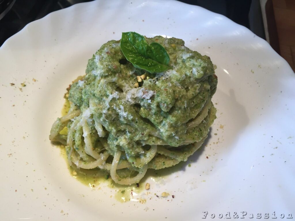 Vermicelli al pesto di zucchine e pistacchio