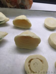 Preparazione Sfogliatelle ricce salate