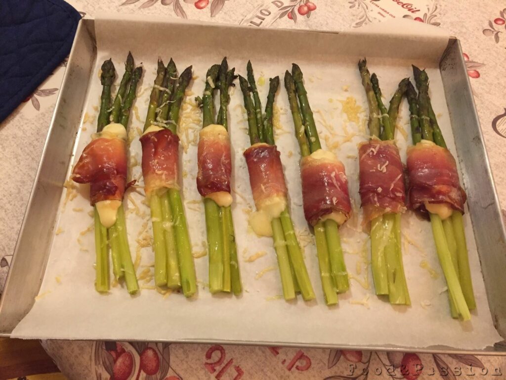 cottura | Asparagi con speck e scamorza