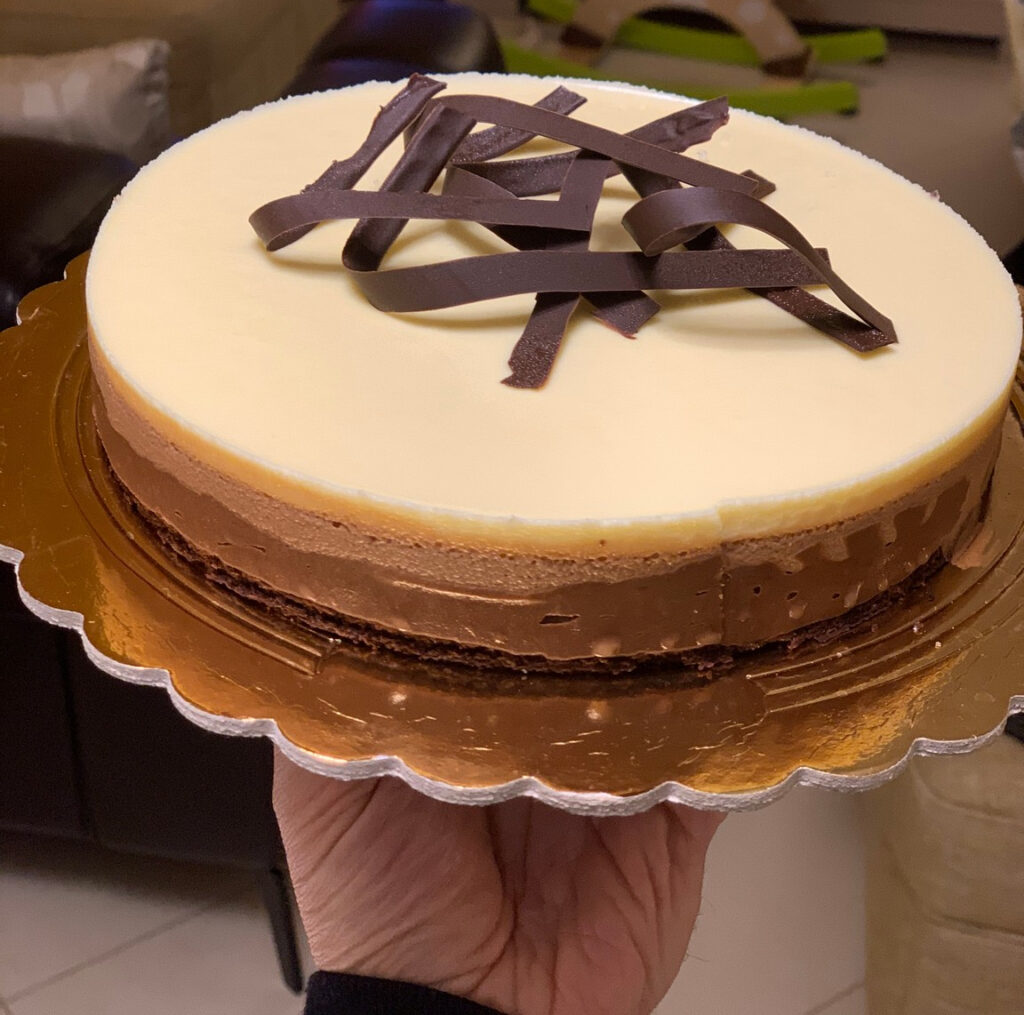 Torta mousse ai tre cioccolati