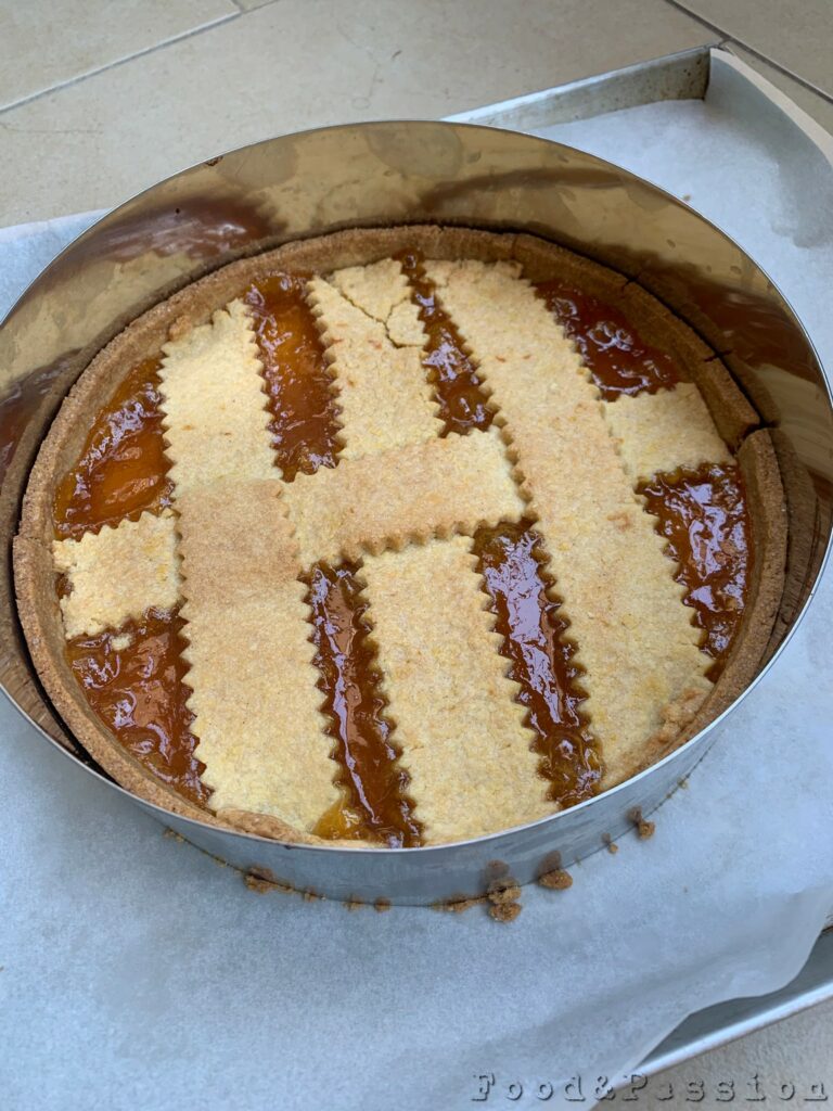 Crostata di frolla alla mandorla con marmellata di arance e pompelmo