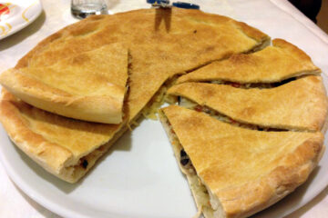 Tiella con cipolle